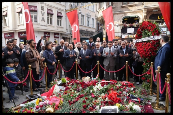 The Saudi consul general was accompanied by a number of Arab consuls general accredited to Istanbul.