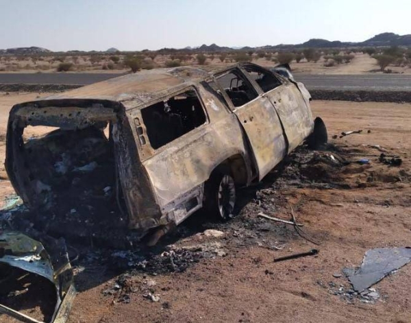 Scene of the horrific accident in which eight Saudis, and a Filipino maid, were killed on Al-Rain - Wadi Al-Dawasir Road on Friday. 