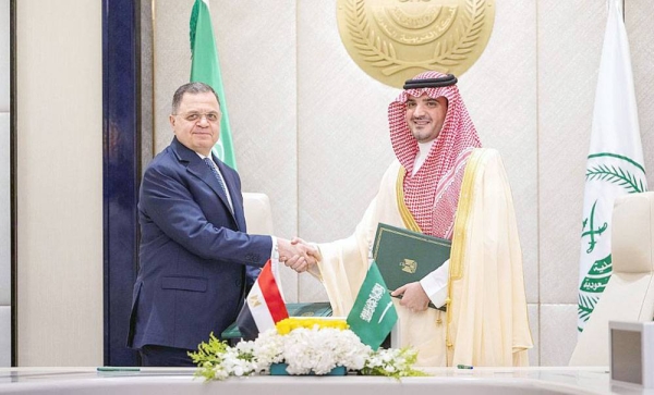 Minister of Interior Prince Abdulaziz Bin Saud Bin Naif held in Riyadh on Sunday a session of official talks with Minister of Interior of the Egypt Maj. Gen.Mahmoud Tawfiq.