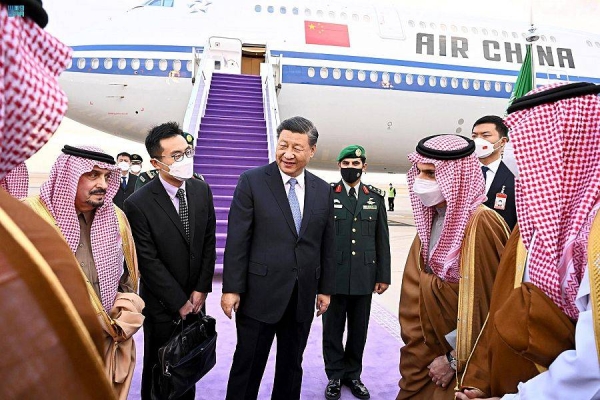Chinese President Xi Jinping being received by Emir of Riyadh Prince Faisal bin Bandar and Minister of Foreign Affairs Prince Faisal bin Farhan upon arrival at King Khalid International Airport in Riyadh on Wednesday.   