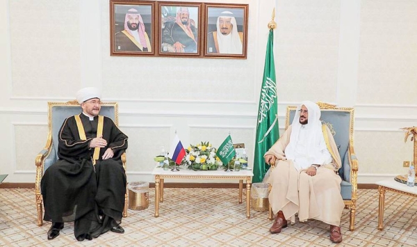 Minister of Islamic Affairs, Call and Guidance Sheikh Dr. Abdullatif Bin Abdulaziz Al-Sheikh signed Thursday with the Head of the Religious Administration of Muslims of Russia Sheikh Rawi Ain Al-Deen, the executive program of the memorandum of understanding (MoU) previously signed between the two sides in Islamic fields.