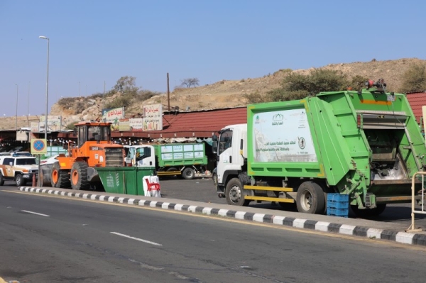 The Taif Mayoralty has removed the most famous fruit stall in the tourist destination of Al-Hada after detecting that it was operating illegally.