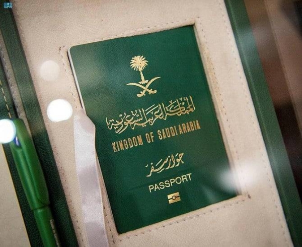The third phase of the electronic Saudi e-passport was completed, as the General Directorate of Passports (Jawazat) made it available for citizens aged 21 and older to renew their passports using the Ministry of Interior's platform (Absher).