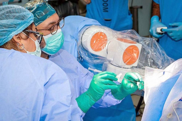 The King Faisal Specialist Hospital and Research Centre team, for the first time, succeeded in conducting first robotic brain surgery in Jeddah on Wednesday.