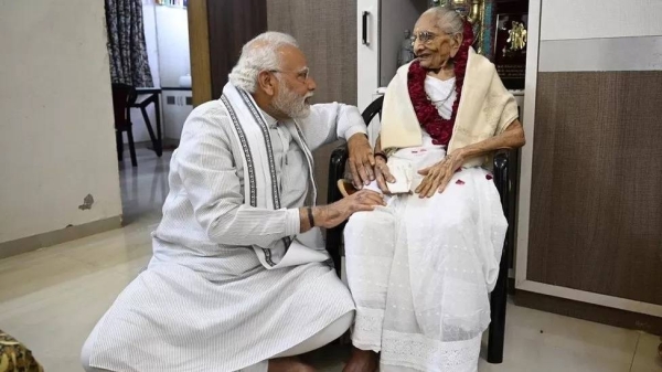 PM Modi often visited his mother to seek her blessings.