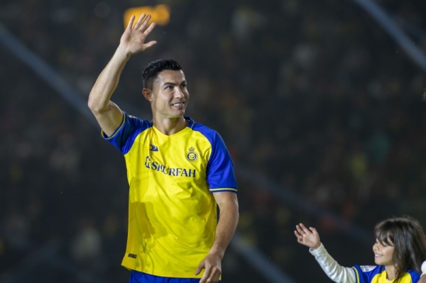 Cristiano Ronaldo got an rousing reception at a packed Mrsool Park in Riyadh on Tuesday as he was warmly welcomed by Al-Nassr fans. — photo by Ahmed Nashi