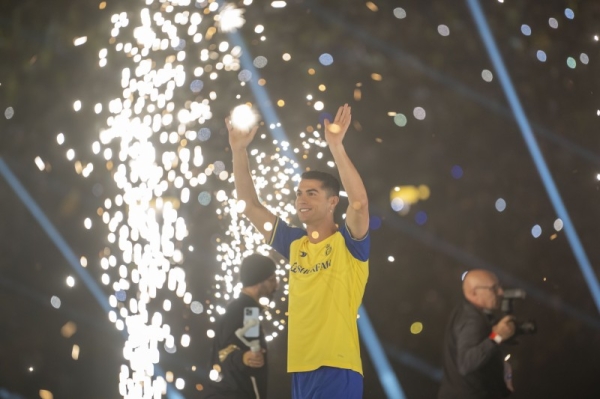 Cristiano Ronaldo got an rousing reception at a packed Mrsool Park in Riyadh on Tuesday as he was warmly welcomed by Al-Nassr fans. — photo by Ahmed Nashi