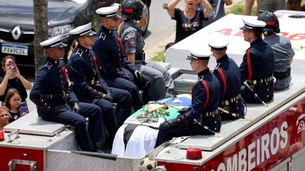 Huge crowds turned up to say goodbye to Pele as his coffin made its way through the streets of Santos