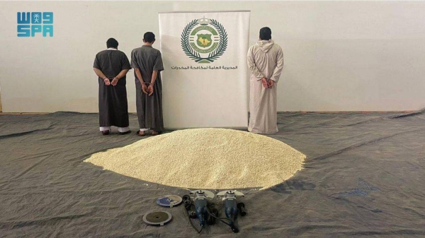 Three citizens were arrested for attempting to smuggle 3,049,451 tablets of amphetamine, Muhammad Al-Nujaidi, spokesman for the General Directorate of Narcotics Control announced.