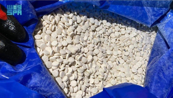 Three citizens were arrested for attempting to smuggle 3,049,451 tablets of amphetamine, Muhammad Al-Nujaidi, spokesman for the General Directorate of Narcotics Control announced.