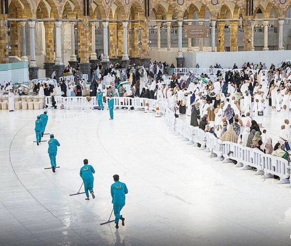 The General Presidency for the Affairs of the Two Holy Mosques has strengthened its efforts during rains over the Grand Mosque.