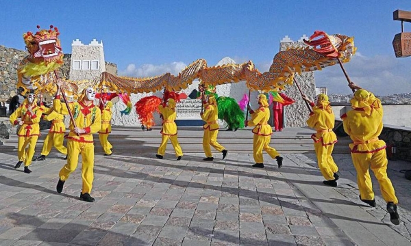 The Qemam International Festival for Mountain Performance Arts, organized by the Theater and Performing Arts Commission in seven locations in the Asir region, has enriched its visitors with daily performances that represent the heritage of mountain arts, in addition to several participating countries.