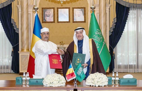 Assistant Minister of Defense for Executive Affairs Dr. Khaled Bin Hussein Al-Bayari and Ambassador Mahamat Saleh Annadif, minister of state, and minister of foreign affairs, Chadians abroad, and African integration of Chad signed the MoU.