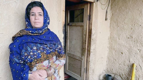 Qamar Gul says no aid agencies visit her family home in Parwan province.