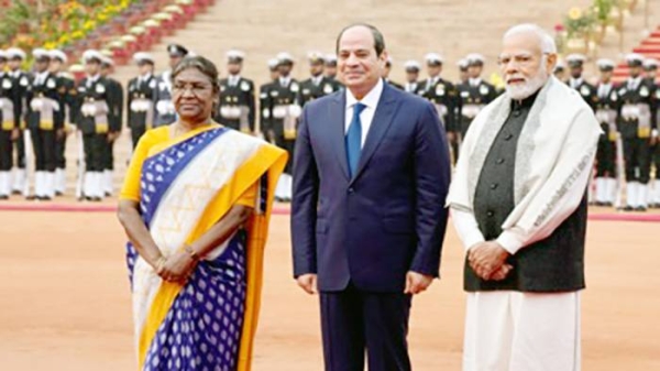 
Indian President Droupadi Murmu (left), Egyptian President Abdel Fattah El-Sisi (center) and Indian Prime Minister Narendra Modi during El-Sisi’s three-day ‘historic’ visit to India in which the Egypt’s president was chief guest of honor in India’s 74th Republic Day.