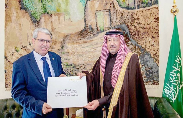 
Deputy Minister of Foreign Affairs Eng. Waleed Bin Abdulkarim Al-Khereiji received the message during a meeting with Director General of Arab Countries at the Algerian Ministry of Foreign Affairs Ambassador Noureddine Khandoudi.