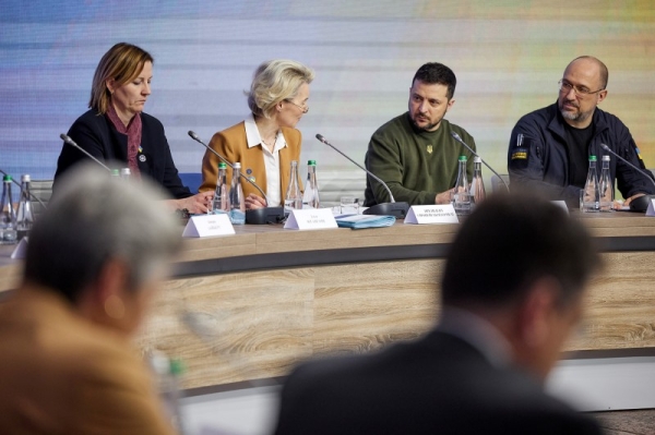 Ukraine's President Volodymyr Zelenskiy, Prime Minister Denys Shmyhal and European Commission President Ursula von der Leyen attend EU summit, as Russia's attack on Ukraine continues, in Kyiv, Ukraine February 2, 2023. Ukrainian Presidential Press Service/Handout via REUTERS ATTENTION EDITORS - THIS IMAGE HAS BEEN SUPPLIED BY A THIRD PARTY.