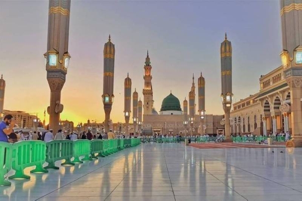 The women were convinced about the specialty and sanctity of the Prophet’s Mosque after explaining to them about it and enlightening them about the lofty message of the Prophet’s Mosque.