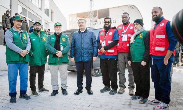 Turkish Minister of Health Fahrettin Koca met with the delegation of King Salman Humanitarian Aid and Relief Center and the Saudi Red Crescent participating in helping the earthquake victims in Syria and Turkiye in Hatay on Wednesday.