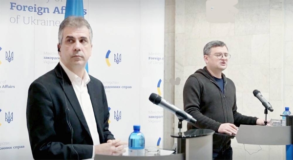 Ukraine’s Foreign Minister Dymitro Kuleba (right) with his Israeli counterpart Eli Cohen.