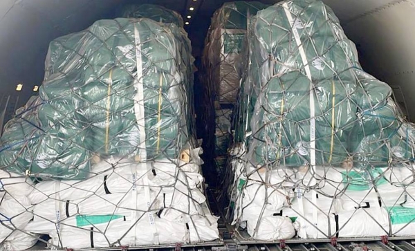 The 12th Saudi relief airplane arrived Saturday at Gaziantep Airport in the Republic of Türkiye, carrying 75 tons of food parcels, medical supplies, and other relief items.