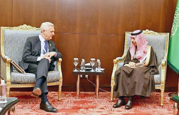 Minister of Foreign Affairs Prince Faisal Bin Farhan Bin Abdullah met in Riyadh Monday with United Nations High Commissioner for Refugees Filippo Grandi, on the sidelines of the Third Riyadh International Humanitarian Forum.