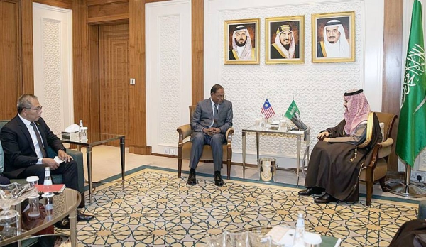 Minister of Foreign Affairs Prince Faisal Bin Farhan Bin Abdullah met in Riyadh Monday with United Nations High Commissioner for Refugees Filippo Grandi, on the sidelines of the Third Riyadh International Humanitarian Forum.