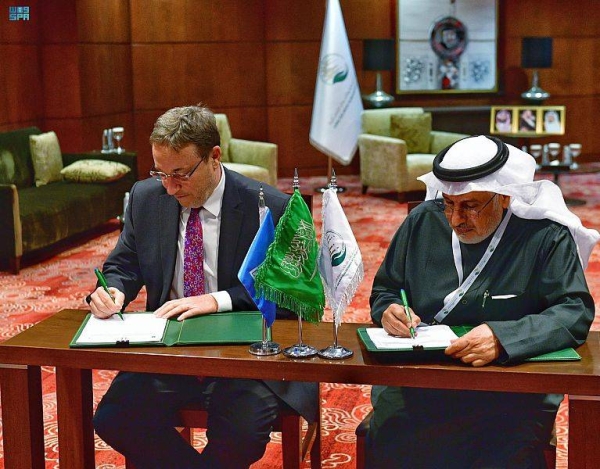 The programs were signed by Dr. Abdullah Al-Rabeeah, advisor at the Royal Court and general supervisor of KSRelief, and Achim Steiner, administrator of the UNDP, on the sidelines of the third Riyadh International Humanitarian Forum in Riyadh.