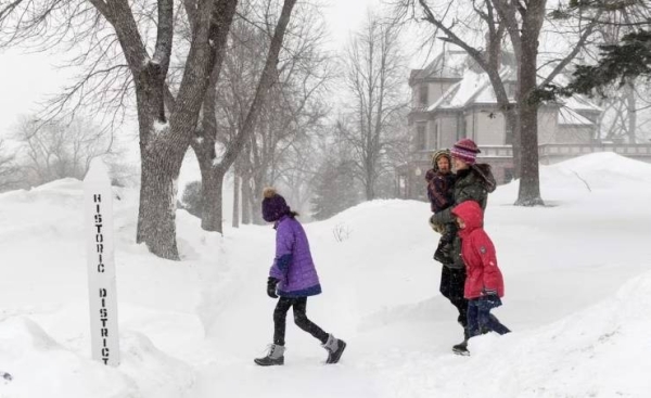 Massive snowstorm closes schools, grounds flights in US heartland