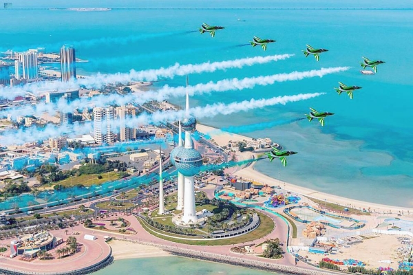 Planes of the Saudi Hawks Aerobatic Team arrived in Kuwait Thursday night to participate in the celebrations of the national days of the state of Kuwait.