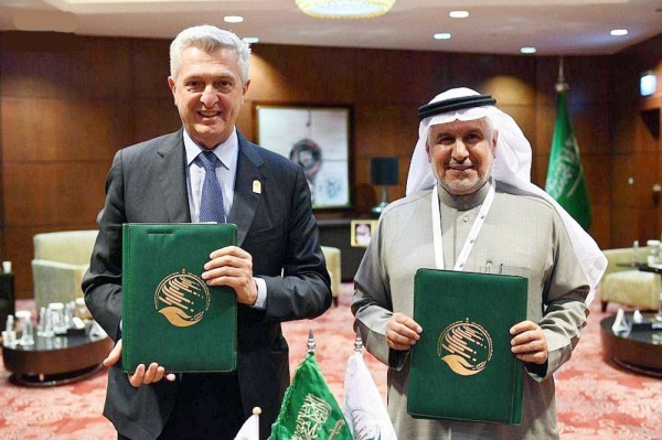 Adviser at the Royal Court and General Supervisor of KSrelief Dr. Abdullah Bin Abdulaziz Al-Rabeeah and UNHCR’s Filippo Grandi signed a cooperation agreement to provide protection services to Yemeni famlies on the sidelines of the 3rd Riyadh International Humanitarian Forum (RIHF3).