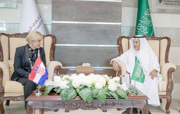 Croatia's former President Kolinda Grabar-Kitarović and her accompanying delegation met with Hasan Bin Mujeb Al-Huwaizi, president of the Saudi Chambers, and business representatives in Riyadh on Sunday.