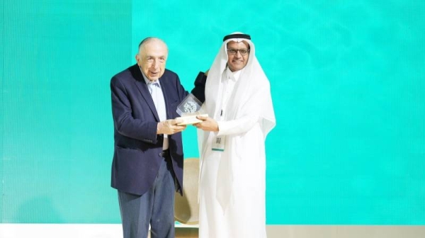 Jameel Altheyabi wins journalistic dialogue award