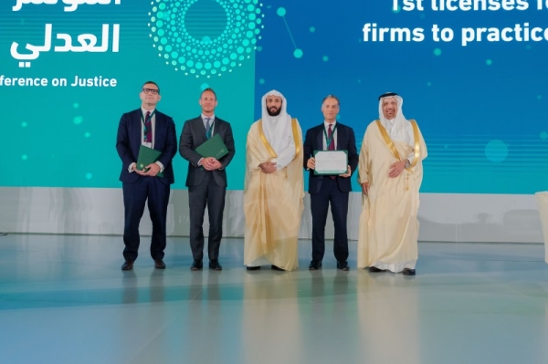 Saudi ministers hand first law practice licenses to three foreign firms