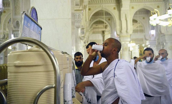 The Presidency has mobilized 70 electronic services and nine smart applications, in addition to robots, for sterilization and perfuming, and for providing Zamzam water at a rate of half a million liters per day at the Grand Mosque.
