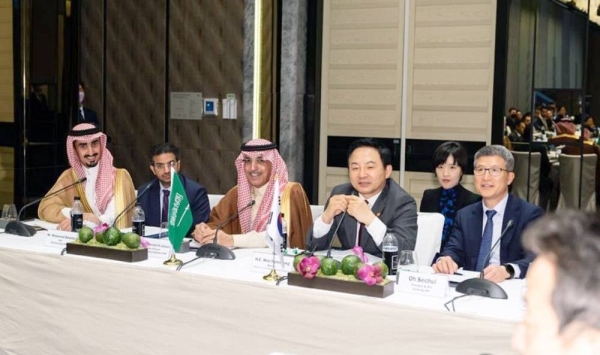 Minister of Finance Mohammed Bin Abdullah Al-Jadaan, held a meeting on Wednesday, with the Deputy Prime Minister and Minister of Economy and Finance of the Republic of Korea, Choo Kyung-ho.