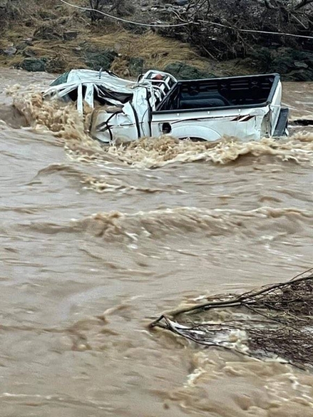 Three girls and one boy had a tragic end when they were drowned in a vehicle that was swept away by flash floods in the southern region of Jazan. Their father, who drove the vehicle, was rescued. The video clip of the horrific accident became an instant hit on social media when one of the witnesses took a video of the tragedy and posted it.