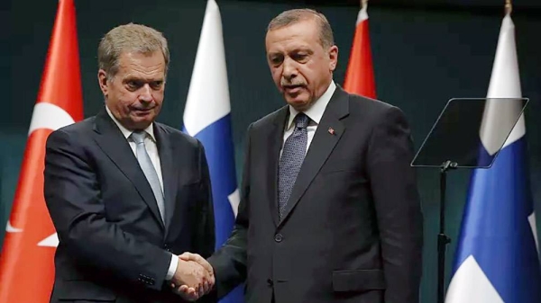 Finland’s President Sauli Niinisto, left, and his Turkish counterpart Recep Tayyip Erdogan shake hands after a news conference in Ankara, Turkey, on Oct. 13, 2015.