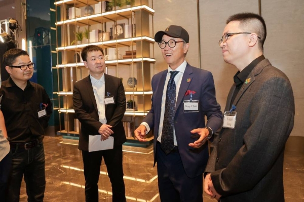 At a KAUST alumni event in Shenzhen, China, President Tony Chan (middle) speaks with (left to right) Yanlong Tai, a professor at Shenzhen Institute of Advanced Technology; Jian Pan (second from left), president of the KAUST China Alumni Chapter; and Caigui Jiang, a professor at Xi’an Jiaotong University. The alumni reunion was part of a larger mission to Schenzhen, China with KAUST delegates and Schenzhen business and academic leaders focused on research exchange and tech innovation. — courtesy KAUST 