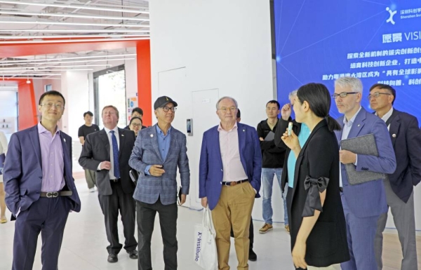 At a KAUST alumni event in Shenzhen, China, President Tony Chan (middle) speaks with (left to right) Yanlong Tai, a professor at Shenzhen Institute of Advanced Technology; Jian Pan (second from left), president of the KAUST China Alumni Chapter; and Caigui Jiang, a professor at Xi’an Jiaotong University. The alumni reunion was part of a larger mission to Schenzhen, China with KAUST delegates and Schenzhen business and academic leaders focused on research exchange and tech innovation. — courtesy KAUST 