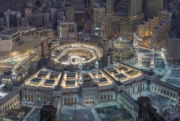 Sheikh Abdul Rahman Al-Sudais, head of the Presidency for the Affairs of the Two Holy Mosques, hailed the directives of the higher authorities to facilitate opening of the roof of the Third Saudi Expansion of the Grand Mosque with all services for worshipers.