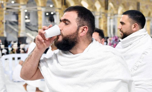 The General Presidency of the Affairs of the Two Holy Mosques has distributed more than 30,000 Zamzam water containers across the Grand Mosque, its yards, and outdoor facilities, which are refilled five times a day.