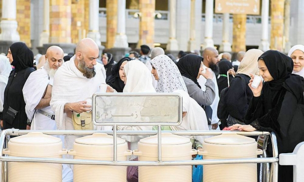 The General Presidency of the Affairs of the Two Holy Mosques has distributed more than 30,000 Zamzam water containers across the Grand Mosque, its yards, and outdoor facilities, which are refilled five times a day.