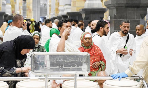 The General Presidency of the Affairs of the Two Holy Mosques has distributed more than 30,000 Zamzam water containers across the Grand Mosque, its yards, and outdoor facilities, which are refilled five times a day.