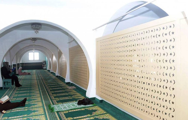 Saudi Arabia has supported religious institutions and mosques in Tunisia such as the King Abdulaziz Mosque in the Al-Manar district in Tunis.