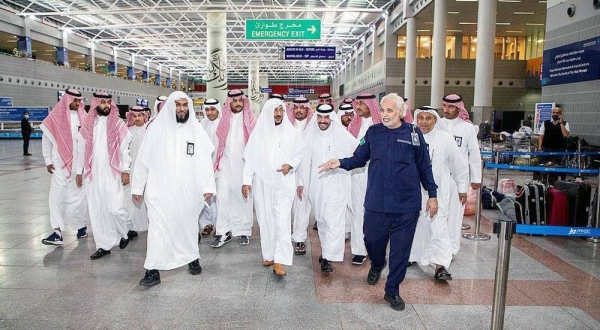 Minister of Islamic Affairs, Dawah and Guidance Sheikh Dr. Abdullatif Bin Abdulaziz Al-Sheikh Sunday checked on the services provided to Umrah performers arriving at the King Abdulaziz International Airport in Jeddah.