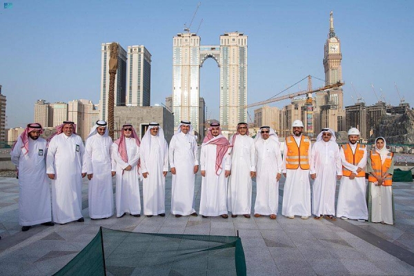 Deputy Emir of Makkah Prince Badr bin Sultan and other dignitaries during the ceremony of inaugurating the temporary King Abdulaziz Road in Makkah on Monday -SPA