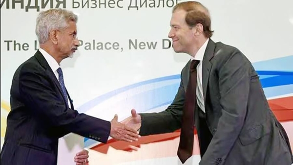 


Russian deputy prime minister Denis Manturov and Indian External Affairs Minister S. Jaishankar at the India-Russia Business Dialogue in New Delhi on Monday. — courtesy ANI