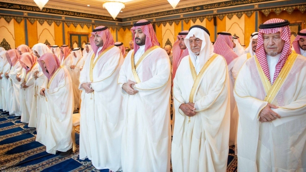 Crown Prince and Prime Minister Prince Mohammed Bin Salman performed Eid Al-Fitr prayer at the Grand Mosque in Makkah on Friday early morning.