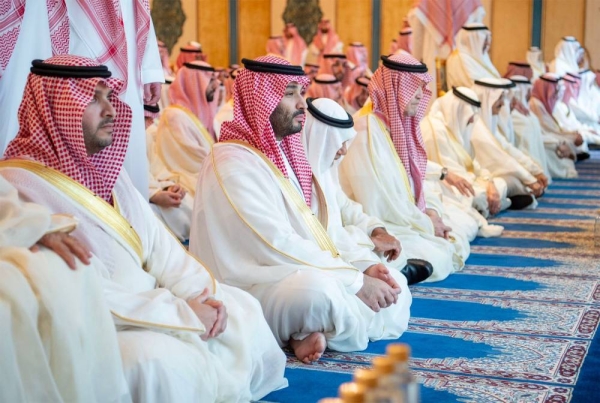 Crown Prince and Prime Minister Prince Mohammed Bin Salman performed Eid Al-Fitr prayer at the Grand Mosque in Makkah on Friday early morning.